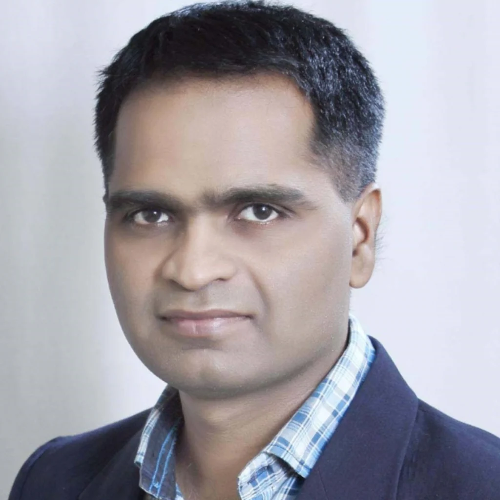 FIDE-rated chess coach Utpal Sasane teaching online chess coaching for kids and beginners